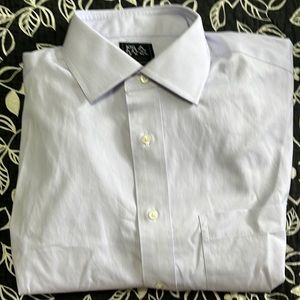 (321)NWOT Mens long sleeve dress shirt by Jos A Bank. Size 15 1/2–34. Lt purple.
